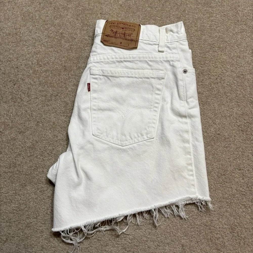 Vtg Levis 551 Jean Shorts Womens 12 High Rise White Denim Relaxed Fit Cutoff USA